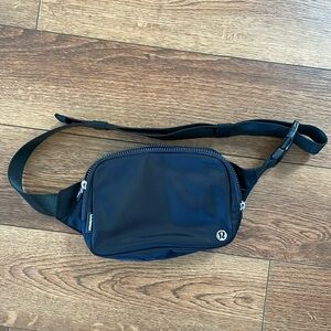 Everywhere Belt Bag Large 2L - basically brand new
